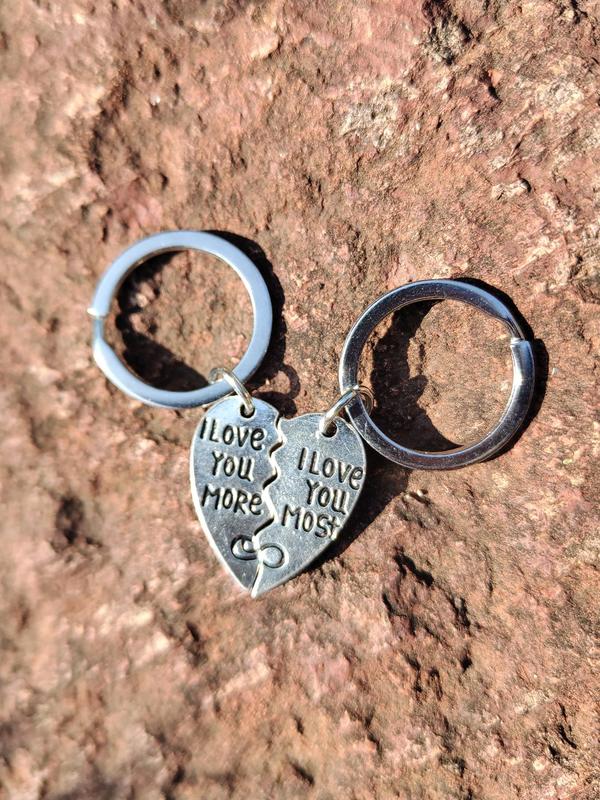 Cute Heart Design Couple Matching Keychain, Couple Key Ring with Love Letter Engraved, Fashion Accessories for Both Men & Women, Gift for Girlfriend, Boyfriend