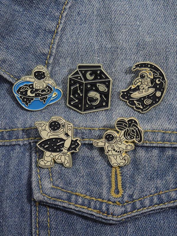 Cute Cartoon Astronaut Medal Design Brooches, Stylish Astronaut Themed Design Fashion Alloy Badge for Daily Clothing Decor, Trendy All-match & Exquisite Brooch for Birthday Gift