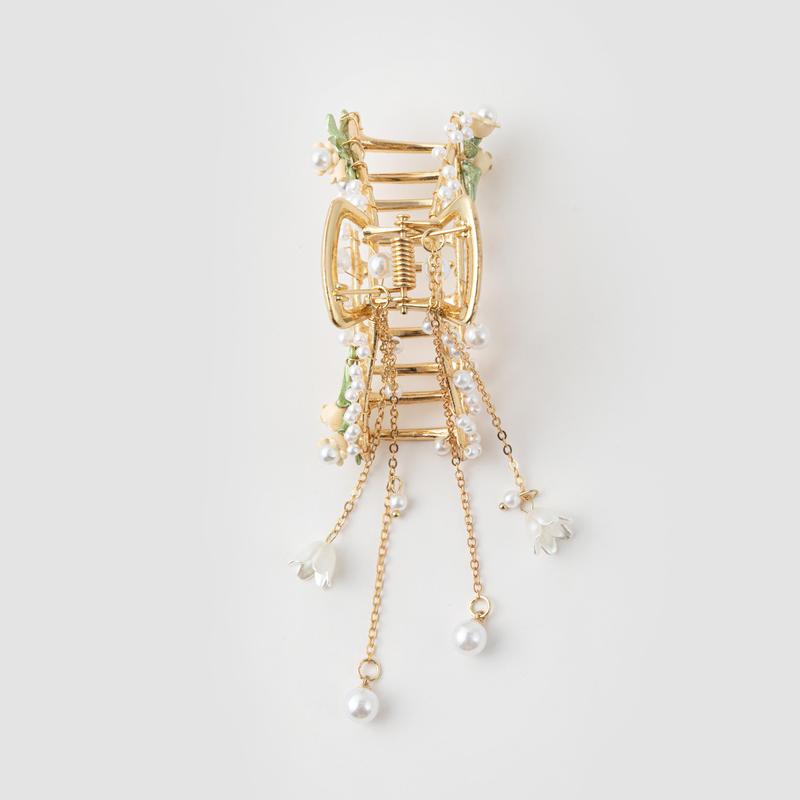 Cider [3 colors, One Size] Faux Pearl & Flower Decor Charm Hair Claw